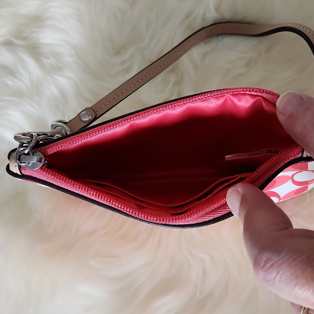 Cute Coach Red Signature Chalk Leather Top Zip Wristlet Wallet ♥️🤍 - Picture 8 of 13